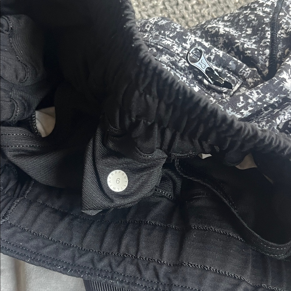 New! LULULEMON Hotty Hot Shorts - Picture 6 of 6
